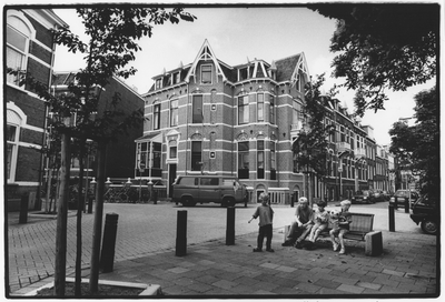 351559 Gezicht in de M.H. Trompstraat te Utrecht, met links de Van Speijkstraat.